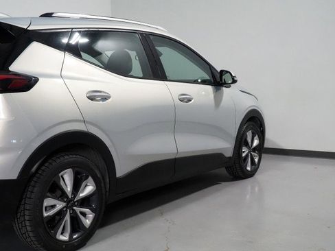 Used 2022 Chevrolet Bolt EUV LT w/ Convenience Package image 48