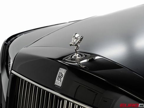 Used 2024 Rolls-Royce Phantom Sedan image 11