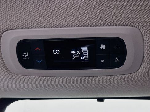 Used 2019 Chrysler Pacifica Touring-L w/ Advanced Safetytec Group FWD image 27