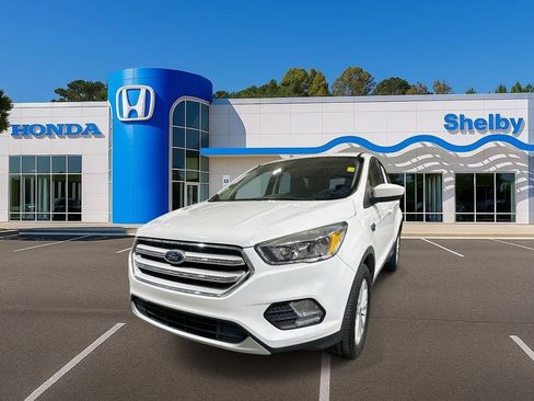 Used 2019 Ford Escape SE image 4