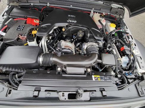 Used 2018 Jeep Wrangler Unlimited Sport S image 26