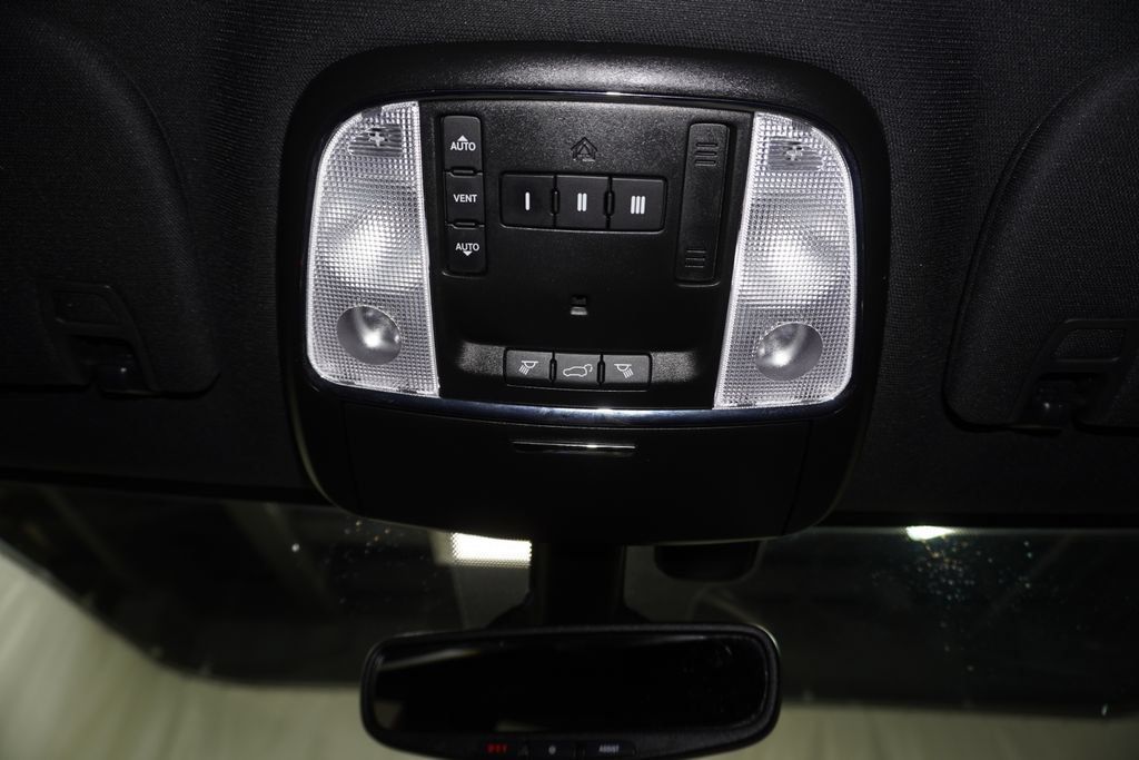 Used 2017 Jeep Grand Cherokee Limited AWD/4WD image 22