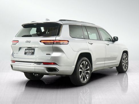 Used 2021 Jeep Grand Cherokee L Overland w/ Luxury Tech Group IV AWD/4WD image 5