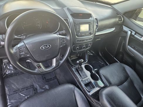 Used 2015 Kia Sorento LX image 10