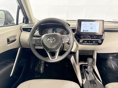 Certified 2025 Toyota Corolla Cross LE w/ Moonroof Package FWD image 33
