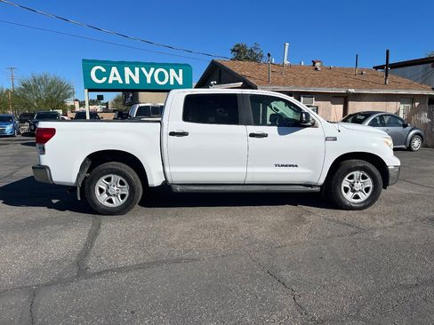Used 2011 Toyota Tundra 4x4 CrewMax image 2