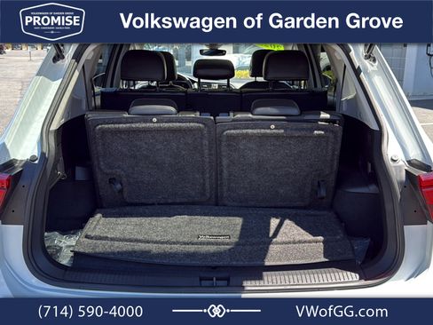 Used 2023 Volkswagen Tiguan SE w/ Panoramic Sunroof Package FWD image 11