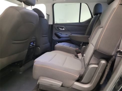 Used 2020 Chevrolet Traverse LT w/ LPO, Black Accent Package image 5