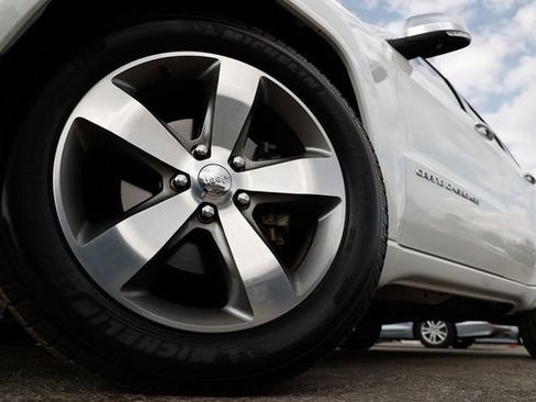 Used 2014 Jeep Grand Cherokee Overland w/ Advanced Technology Group image 27