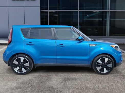 Used 2017 Kia Soul + w/ Designer's Package FWD image 8