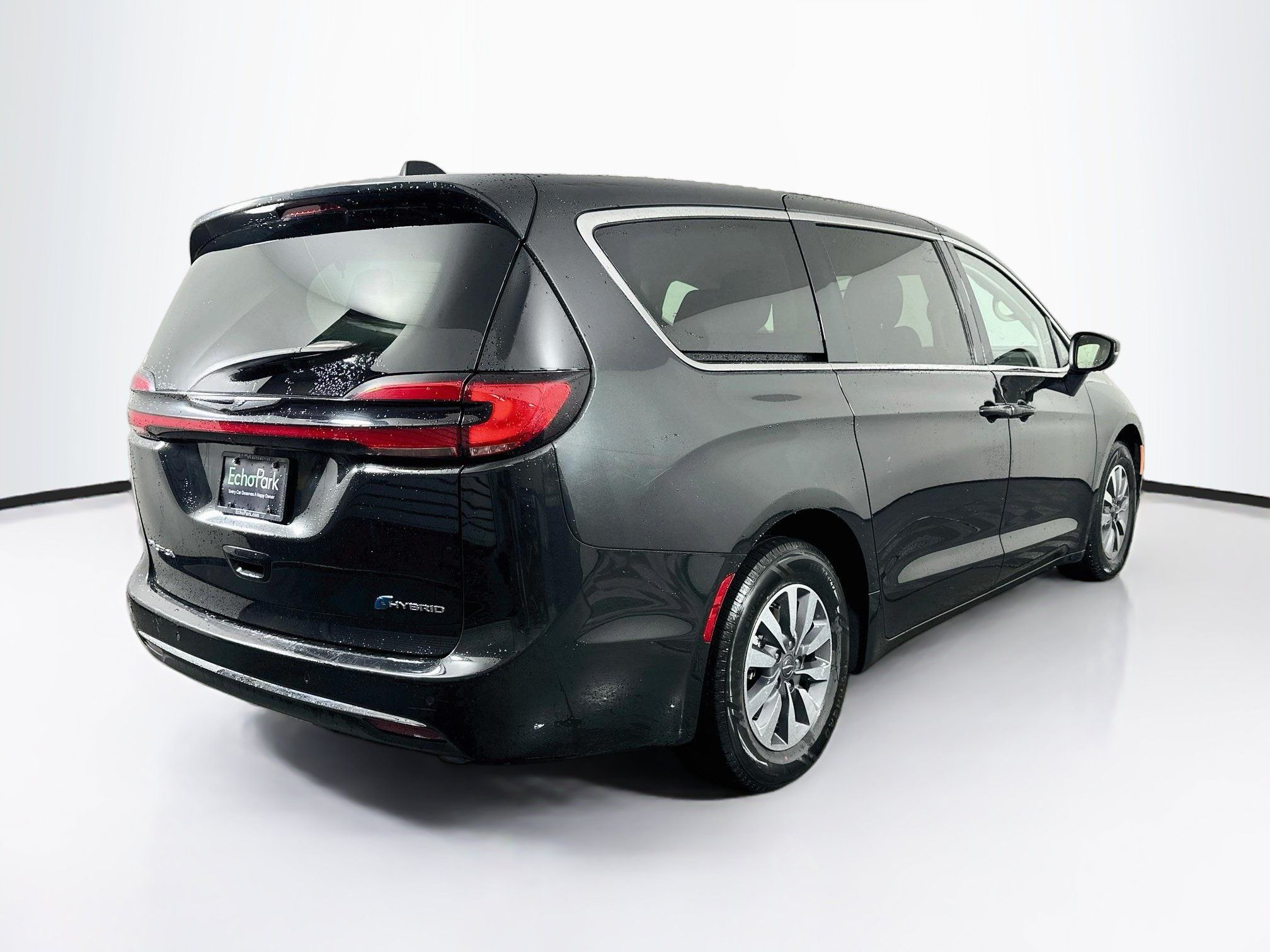 Used 2023 Chrysler Pacifica Touring-L FWD image 9