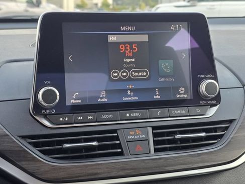 Used 2025 Nissan Altima 2.5 SV FWD image 10