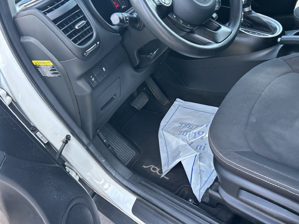 Used 2018 Kia Soul FWD image 11