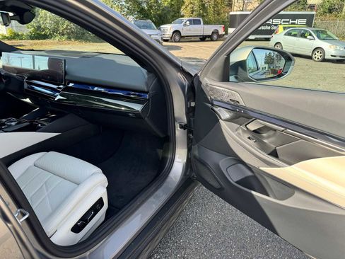 Used 2025 BMW i5 xDrive40 w/ Premium Package image 10