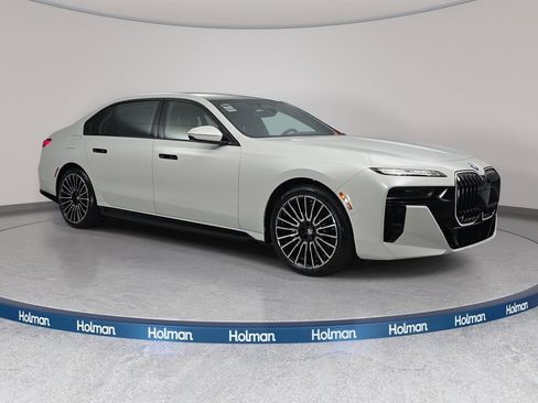 New 2026 BMW i7 xDrive60 w/ Executive Package AWD/4WD image 3