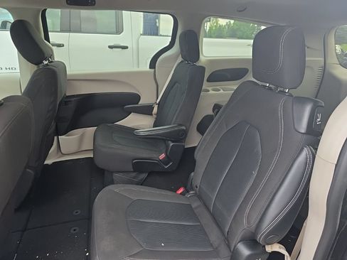 Used 2023 Chrysler Voyager LX FWD image 10