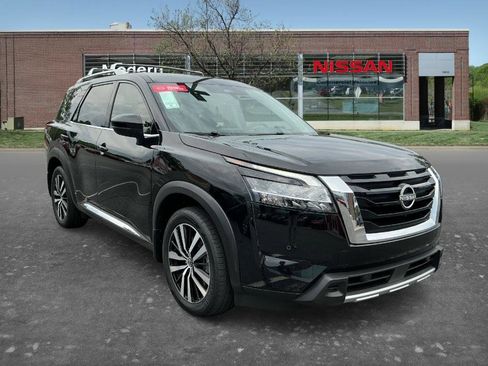 Certified 2023 Nissan Pathfinder Platinum w/ Cargo Package AWD/4WD image 5