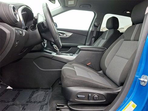 Used 2025 Chevrolet Blazer LT image 13