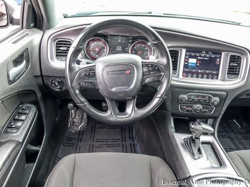 Used 2019 Dodge Charger SXT w/ Navigation & Travel Group image 12
