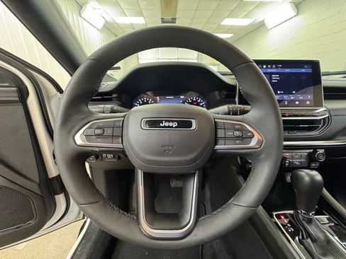 Used 2025 Jeep Compass Latitude w/ Altitude Special Edition AWD/4WD image 34