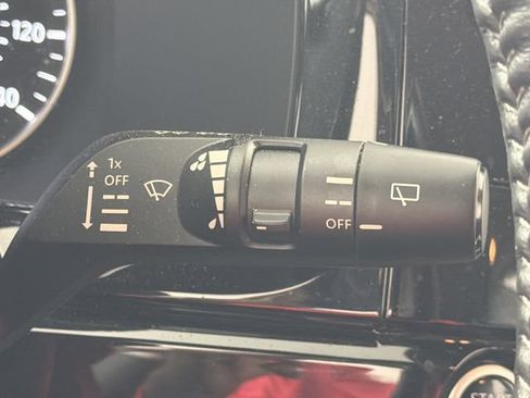 Used 2023 Nissan Pathfinder SL w/ Lighting Package (N92) FWD image 11