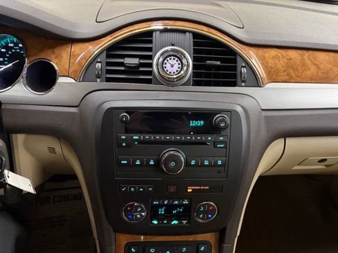 Used 2011 Buick Enclave CXL image 42