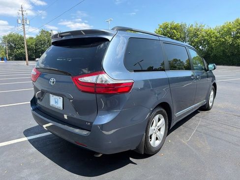 Used 2016 Toyota Sienna LE FWD image 5