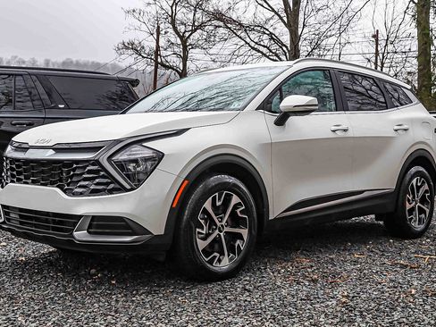 Certified 2023 Kia Sportage EX image 3