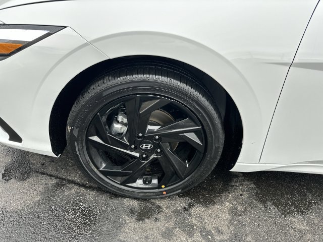New 2026 Hyundai Elantra SEL FWD image 17
