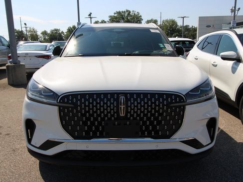 Used 2025 Lincoln Aviator Reserve w/ Equipment Group 201A AWD/4WD image 2