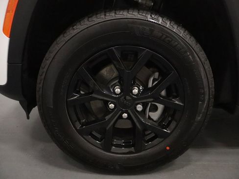 New 2026 Jeep Grand Cherokee Altitude AWD/4WD image 24