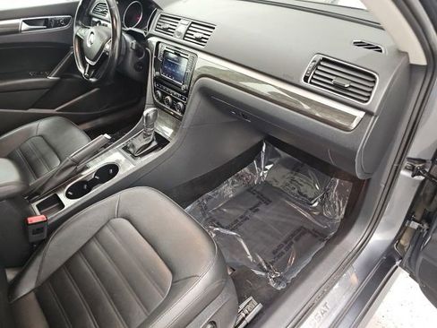Used 2017 Volkswagen Passat 1.8T SEL Premium image 38
