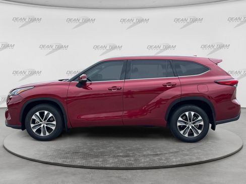 Used 2020 Toyota Highlander XLE AWD/4WD image 4