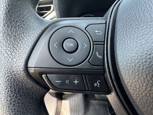 Used 2024 Toyota RAV4 LE FWD image 31