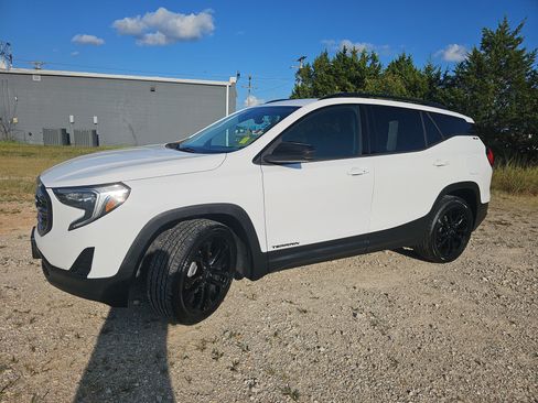 Used 2019 GMC Terrain SLE w/ Black Edition FWD image 8