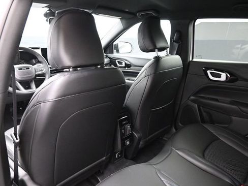 New 2026 Jeep Compass Latitude image 16
