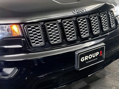 Used 2018 Jeep Grand Cherokee Altitude AWD/4WD image 27