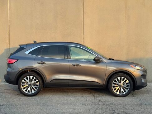 Used 2022 Ford Escape Titanium w/ Class II Trailer Tow Package image 2