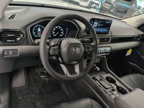 New 2025 Honda Pilot Touring image 24
