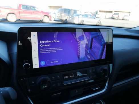 Used 2025 Toyota Grand Highlander AWD image 29