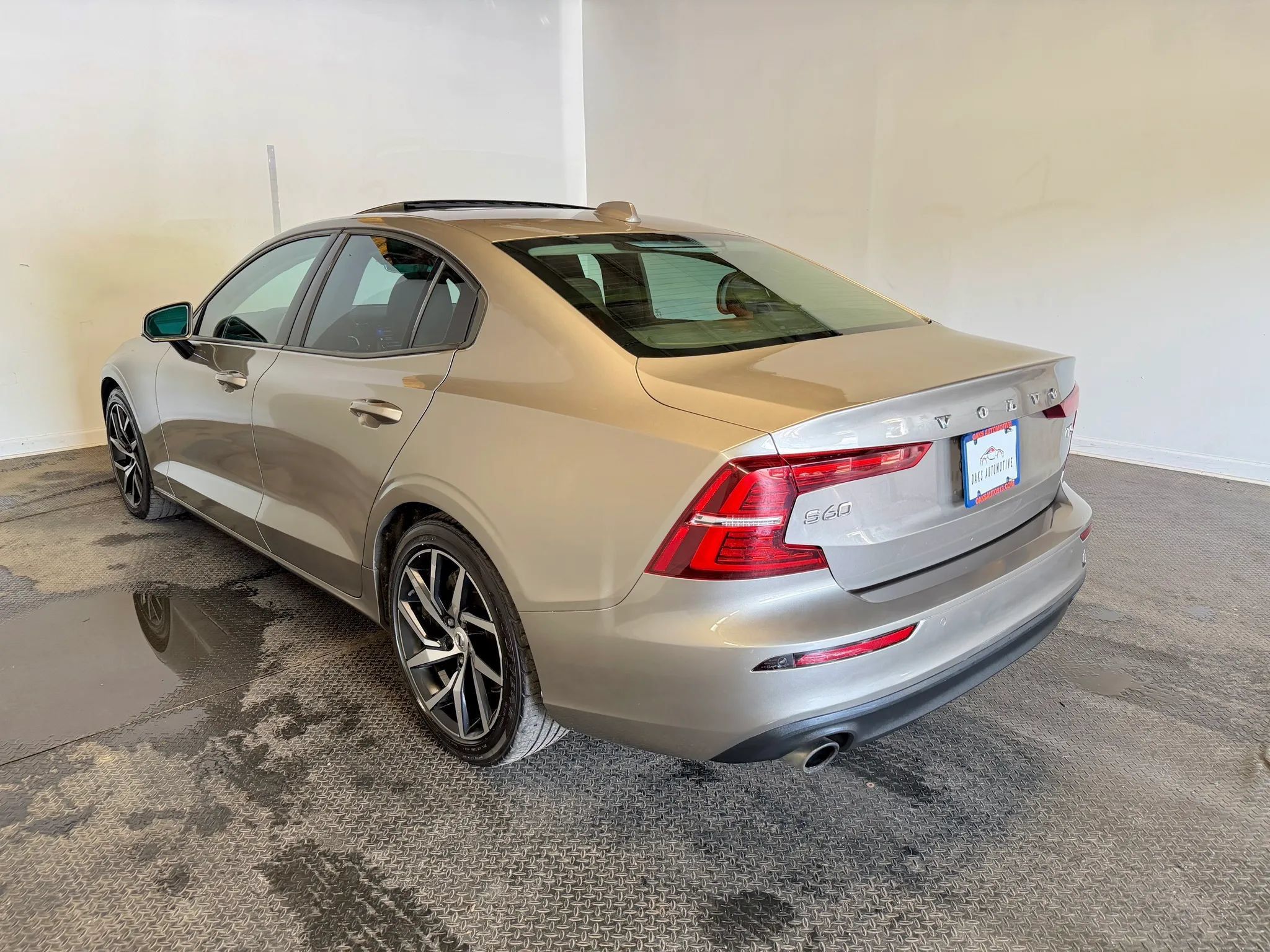Used 2019 Volvo S60 T5 Momentum w/ Premium Package FWD image 5