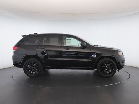 Used 2019 Jeep Grand Cherokee Altitude image 22