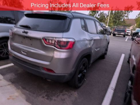 Used 2019 Jeep Compass Latitude FWD image 6