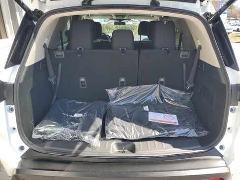 New 2026 Nissan Pathfinder SV image 6