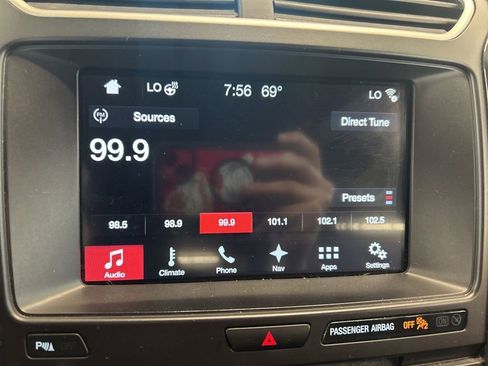 Used 2017 Ford Explorer XLT w/ Equipment Group 202A AWD/4WD image 12