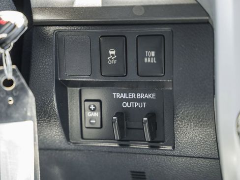 Used 2019 Toyota Tundra SR5 w/ SR5 Upgrade Package AWD/4WD image 28
