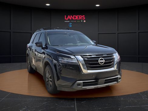 Used 2022 Nissan Pathfinder SV w/ SV Premium Package FWD image 4