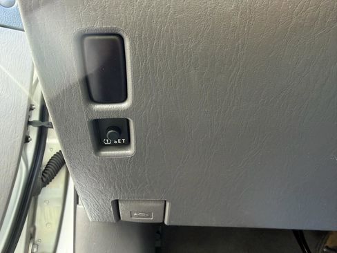 Used 2006 Toyota Solara SLE FWD image 24