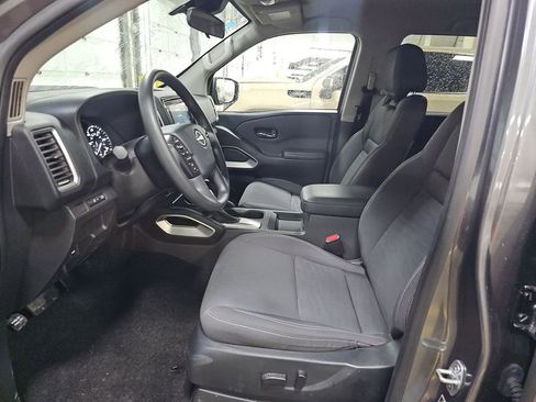Used 2024 Nissan Frontier SV image 3
