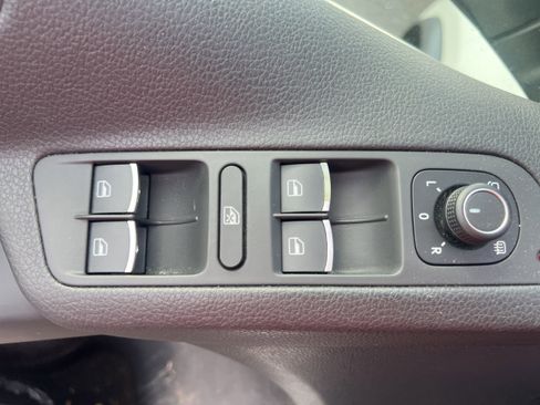 Used 2017 Volkswagen Tiguan Sport image 17